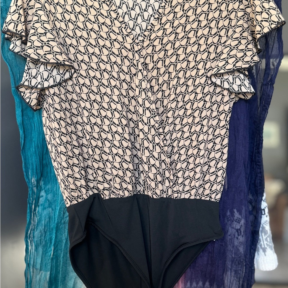 Geometric body suit